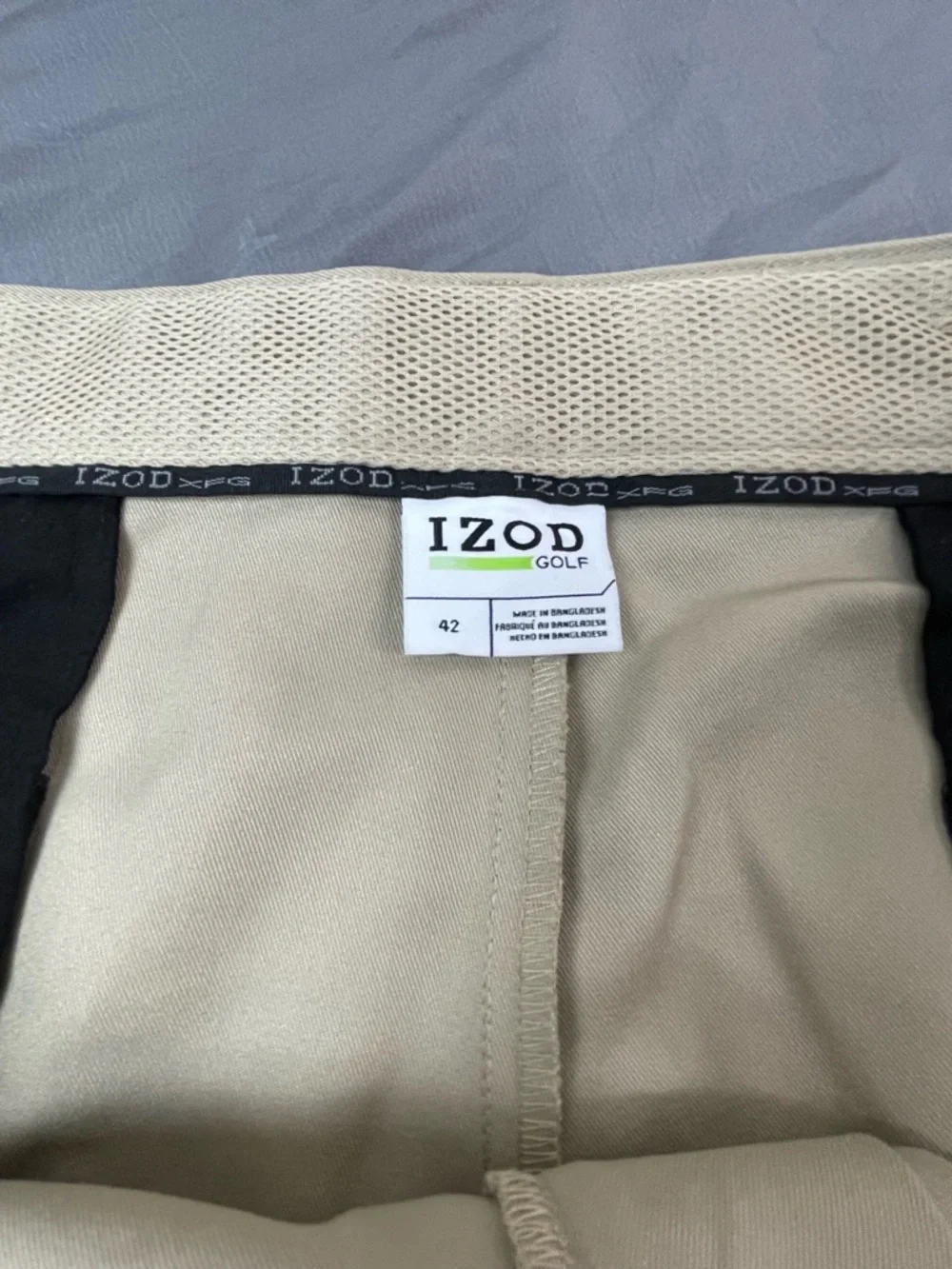 IZOD Golf Shorts‎ Mens Size 42 Beige Cargo Pockets Active Outdoor Casual